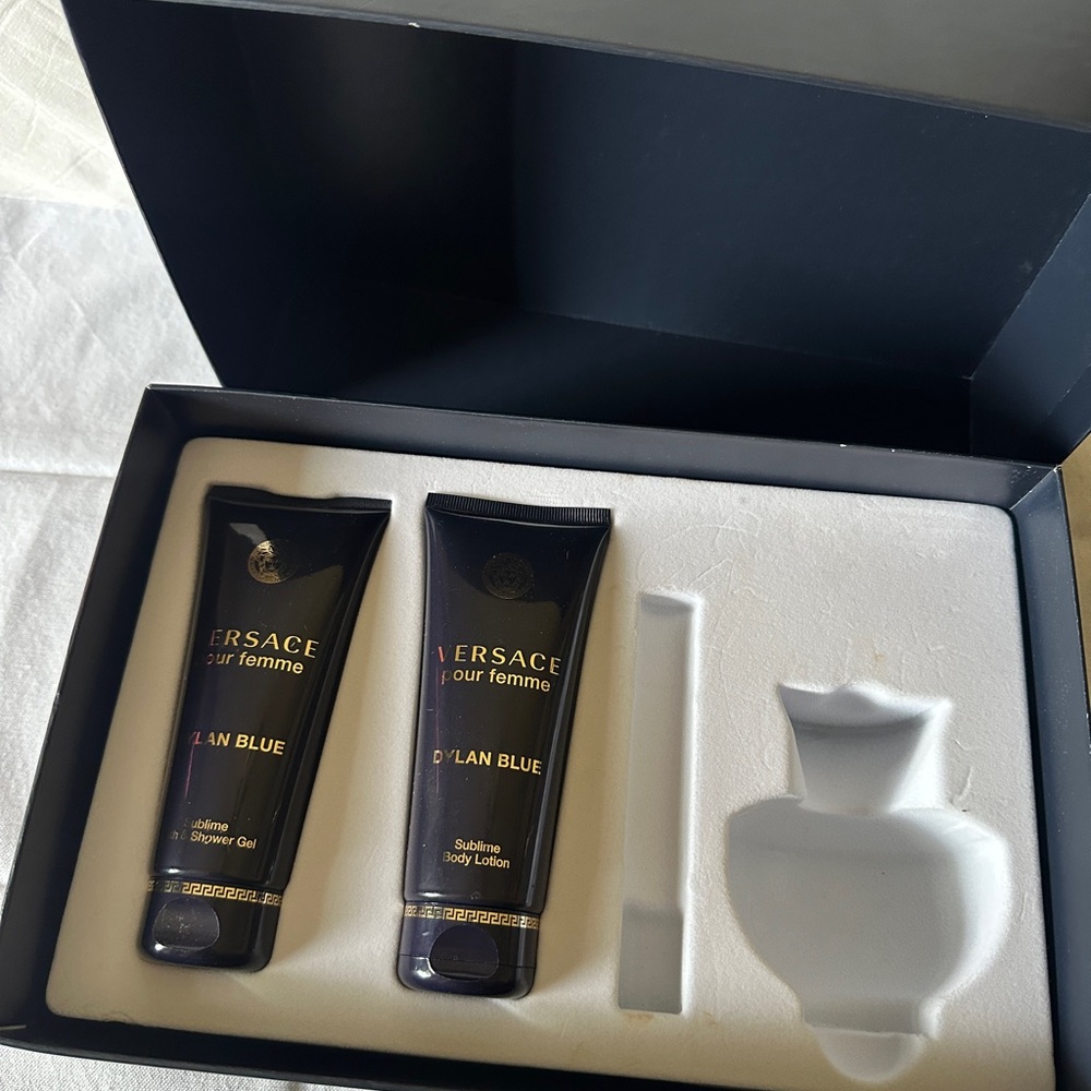 Versace Dylan Blue Bath & Body Set - Picture 2 of 3